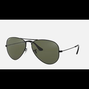 Black Ray-Ban Aviator Classic Polarized